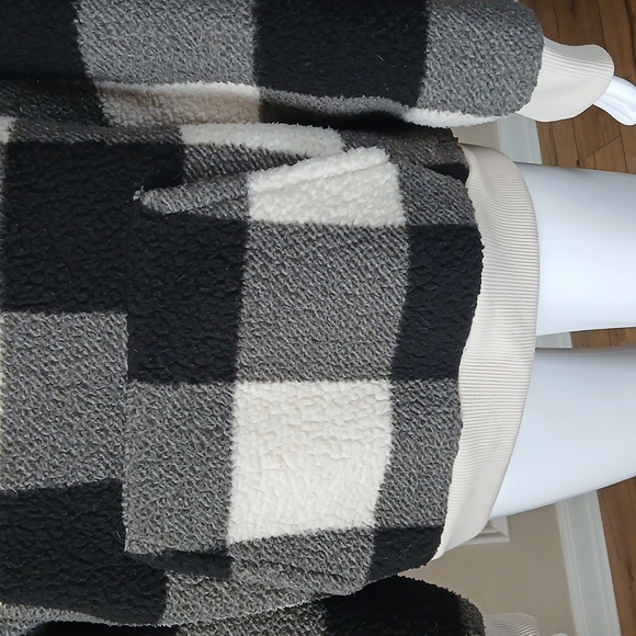 American Eagle Women's Plaid Fleece Sherpa Oversize Hoodie Sweater. Size M - Picture 9 of 17